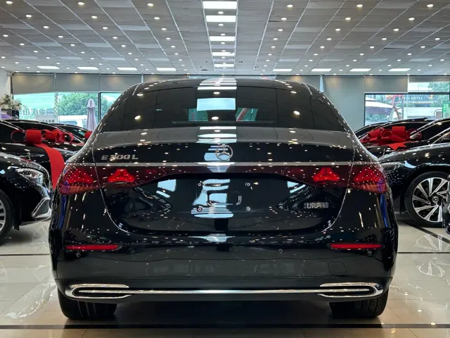Mercedes-Benz E-Class — Фото автомобиля 12