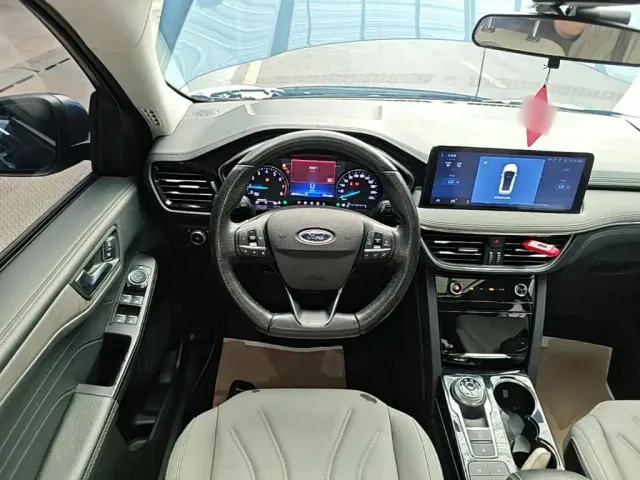 Ford Escape — Фото автомобиля 10
