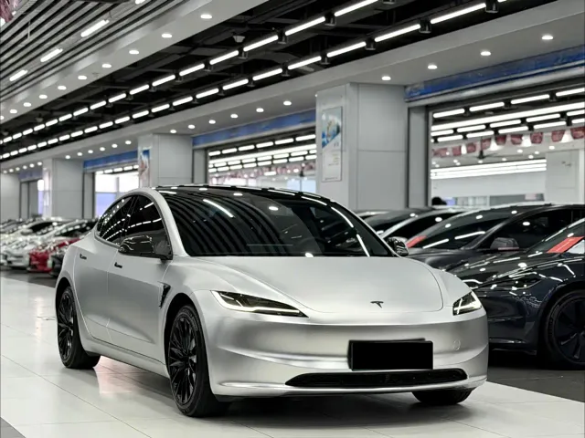 Tesla Model 3 — Фото автомобиля 3