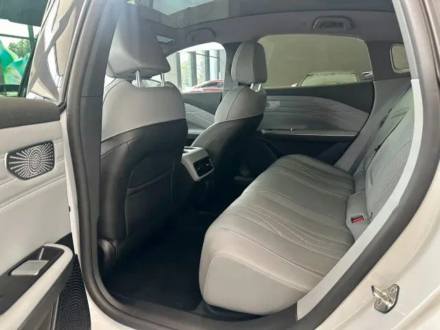 Geely Galaxy Galaxy E8 2024 665km RWD Starship Voyager Edition — Фото автомобиля 6