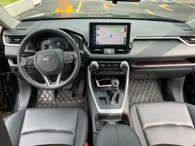 Toyota RAV4 — Фото автомобиля 8