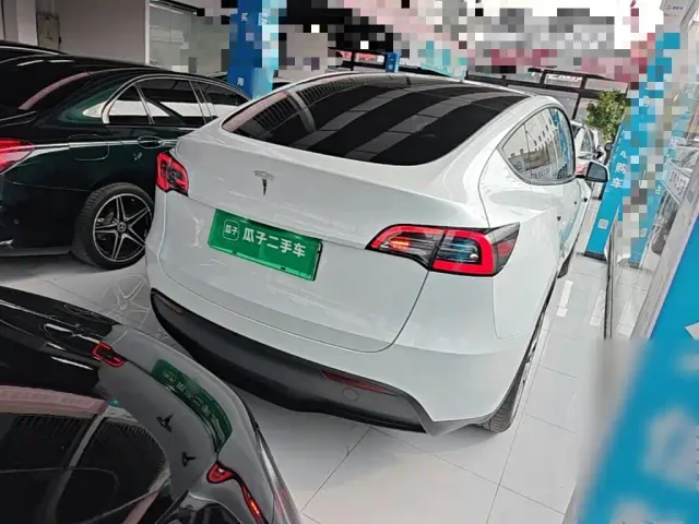 Tesla Model Y — Фото автомобиля 6