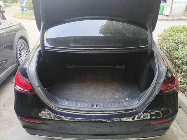 Mercedes-Benz E-Class — Фото автомобиля 5