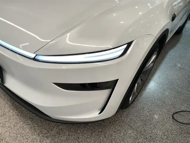 Tesla Model Y — Фото автомобиля 17