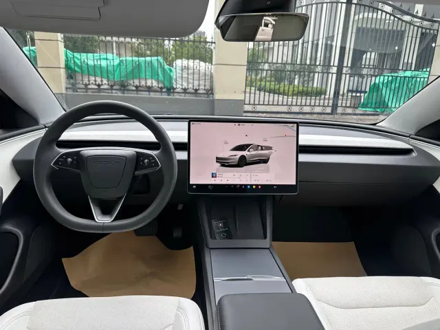 Tesla Model 3 — Фото автомобиля 9