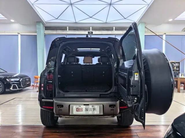 Land Rover Defender — Фото автомобиля 14