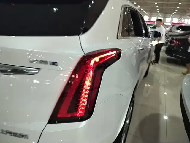 Cadillac XT5 — Фото автомобиля 7