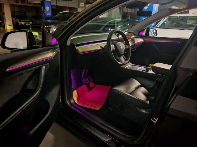 Tesla Model Y — Фото автомобиля 23