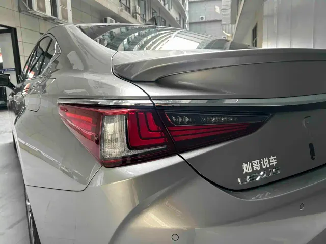 Lexus ES — Фото автомобиля 6