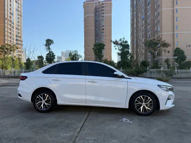 Geely Emgrand — Фото автомобиля 4