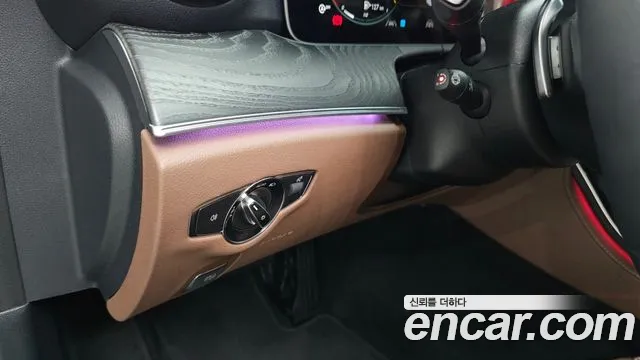 Mercedes-Benz E-Class — Фото автомобиля 14