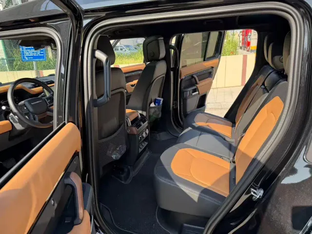 Land Rover Defender — Фото автомобиля 7