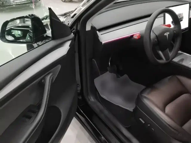 Tesla Model Y — Фото автомобиля 15