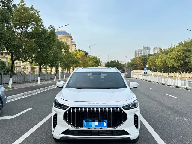 Jetour X70 Plus — Фото автомобиля 2