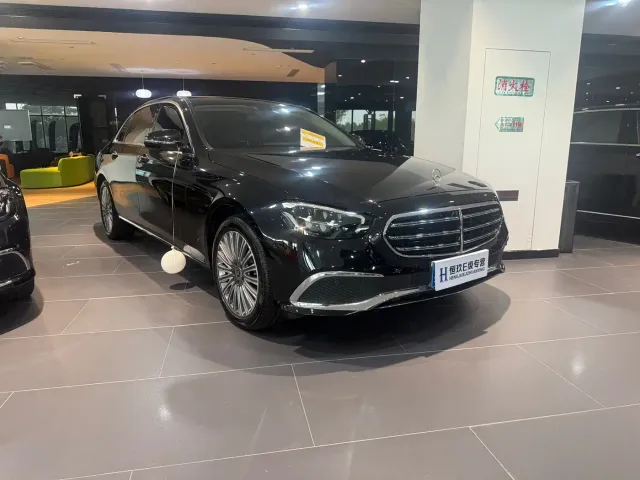 Mercedes-Benz E-Class — Фото автомобиля 2