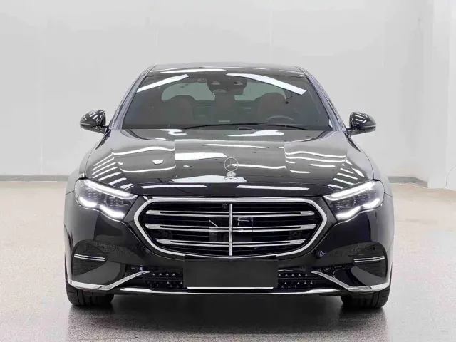 Mercedes-Benz E-Class — Фото автомобиля 2