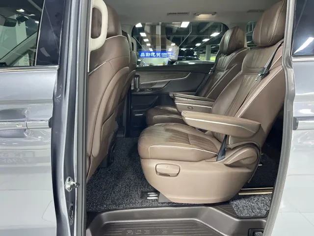 Roewe iMAX8 — Фото автомобиля 9
