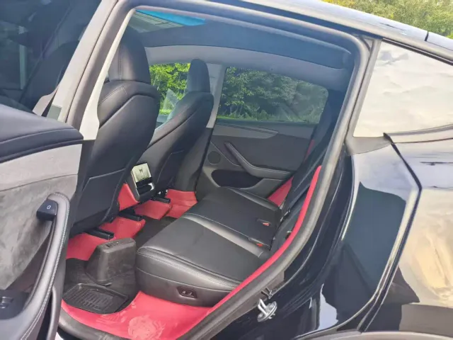 Tesla Model Y — Фото автомобиля 7