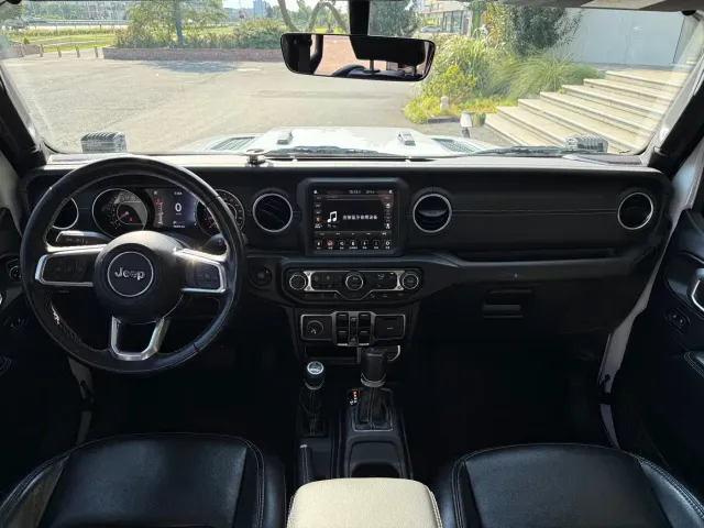 Jeep Gladiator 2023 3.6L Overland — Фото автомобиля 9