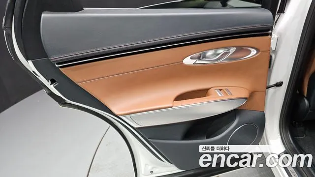 Genesis GV70 — Фото автомобиля 14