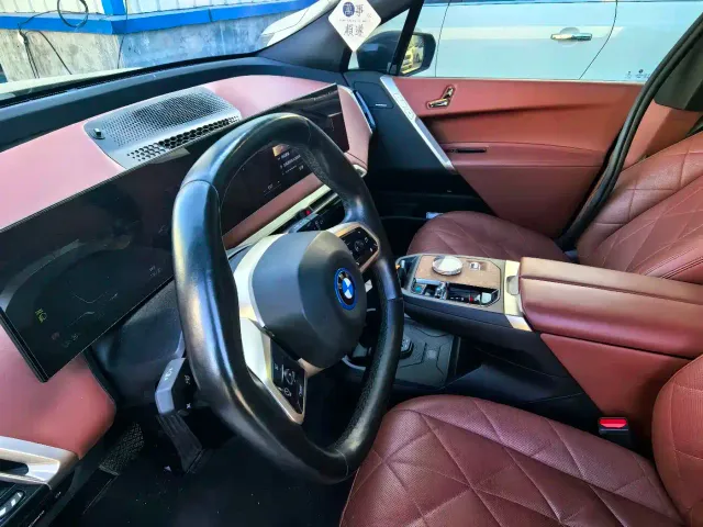 BMW iX — Фото автомобиля 7