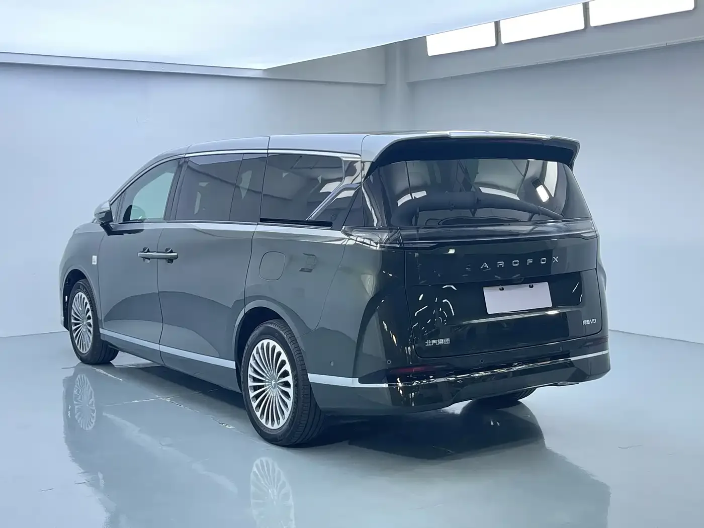 ARCFOX WenDao V9 2026 Model Base — Фото автомобиля 16