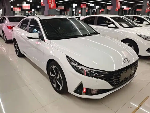 Hyundai Elantra — Фото автомобиля 3