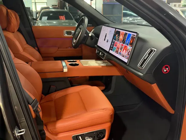 Li Auto L8 — Фото автомобиля 15