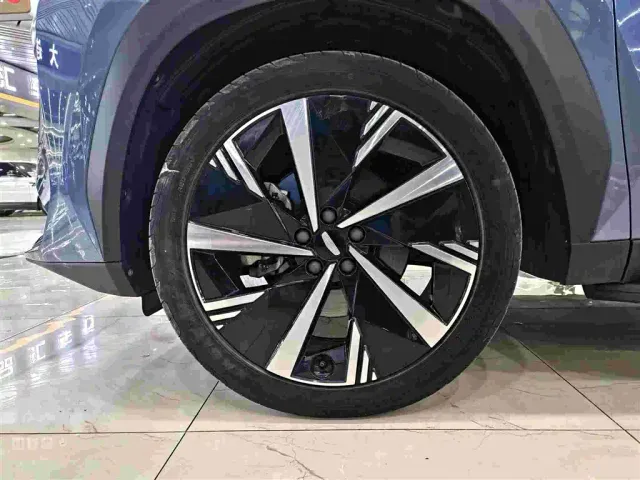 Geely Boyue L — Фото автомобиля 5