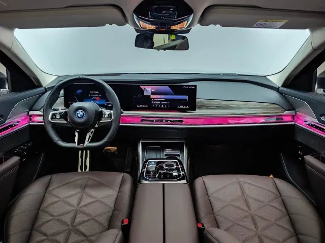 BMW i7 — Фото автомобиля 16