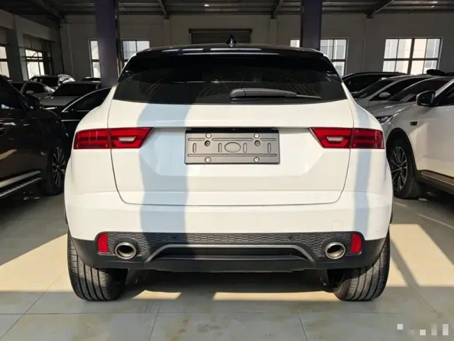Jaguar E-PACE — Фото автомобиля 18