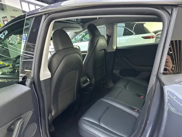 Tesla Model Y — Фото автомобиля 14