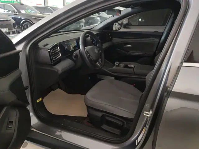 BYD Qin L — Фото автомобиля 15