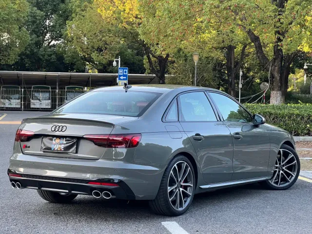Audi S4 — Фото автомобиля 3