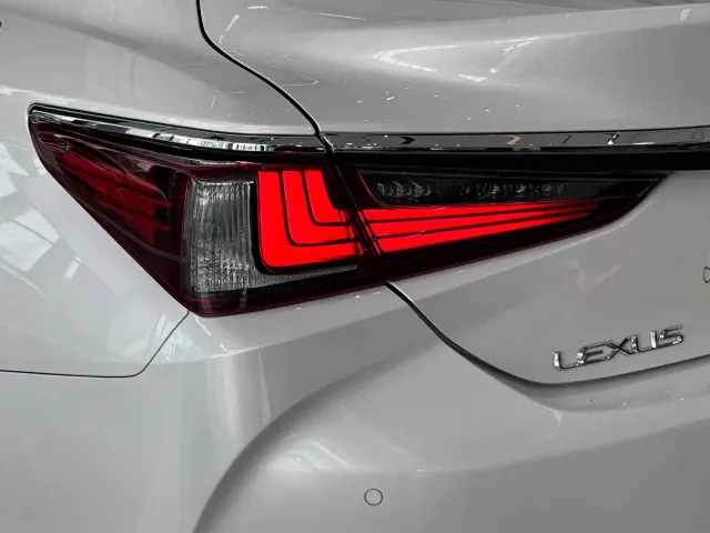 Lexus ES — Фото автомобиля 21