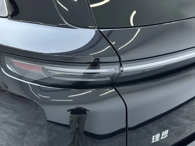 Li Auto L8 — Фото автомобиля 10