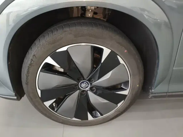 BYD Tang L — Фото автомобиля 22