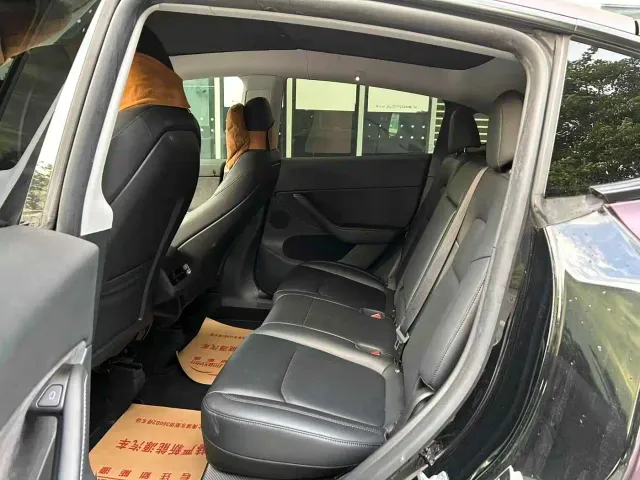 Tesla Model Y — Фото автомобиля 6