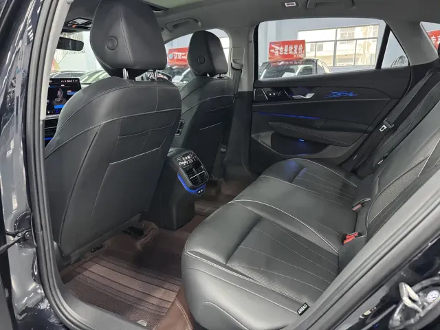 Volkswagen Passat — Фото автомобиля 5