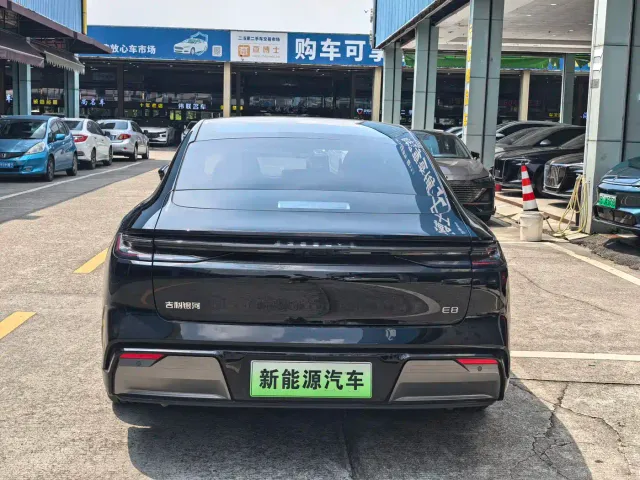 Geely Galaxy E8 — Фото автомобиля 14