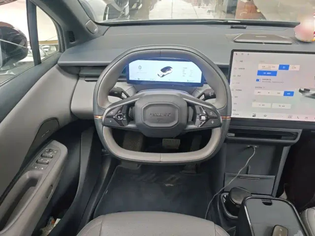 Lynk & Co Z20 — Фото автомобиля 10