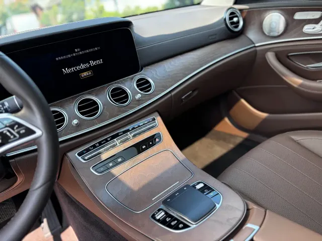 Mercedes-Benz E-Class — Фото автомобиля 20