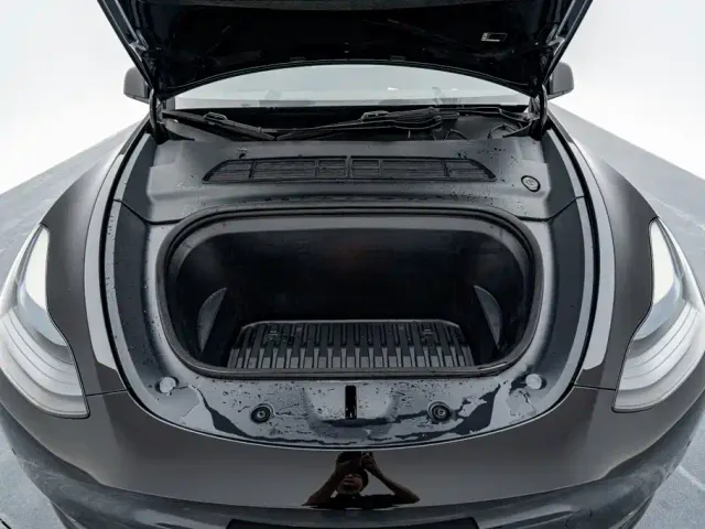 Tesla Model Y — Фото автомобиля 17