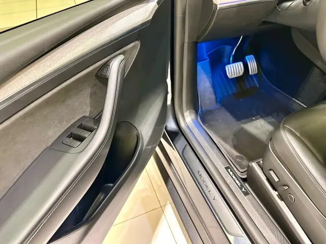 Tesla Model Y — Фото автомобиля 7