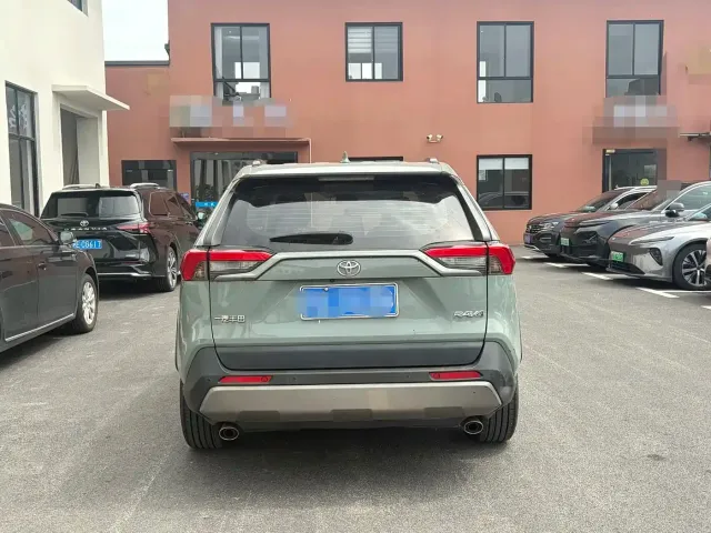 Toyota RAV4 — Фото автомобиля 8