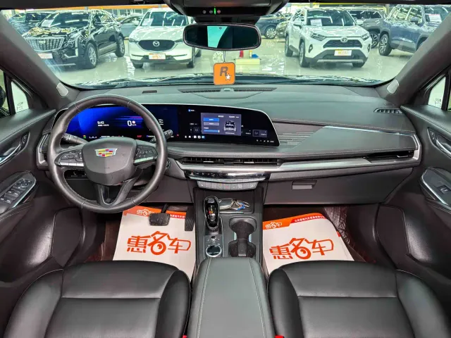 Cadillac XT4 — Фото автомобиля 10