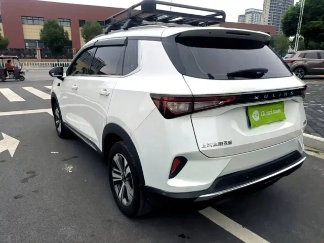 Wuling Asta — Фото автомобиля 4