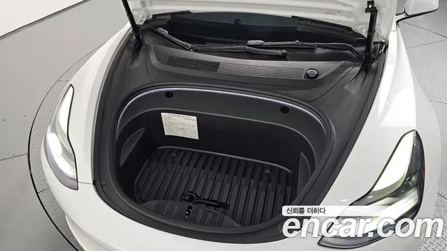 Tesla Model 3 — Фото автомобиля 5