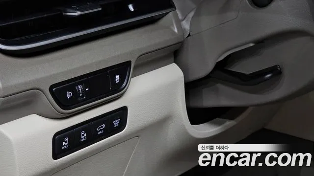 Kia Carnival Generation 4 — Фото автомобиля 13