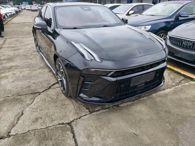Lynk & Co 03 — Фото автомобиля 3